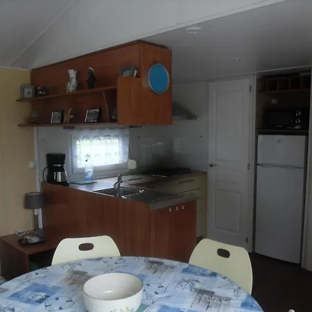 캠프장 Mobilhome Nature 생-로-쉬르-메르